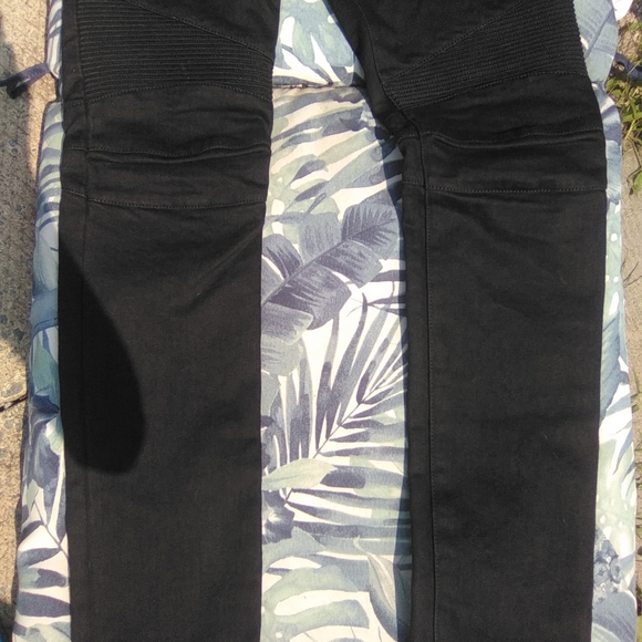 Balmain - Picture 3 of 6